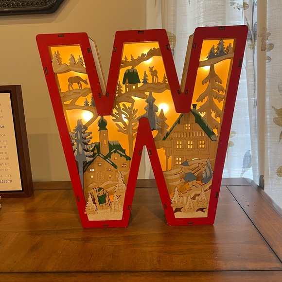 Anthropologie Monogram Wonderland Light-Up Scene Letter "W" - Picture 3 of 3
